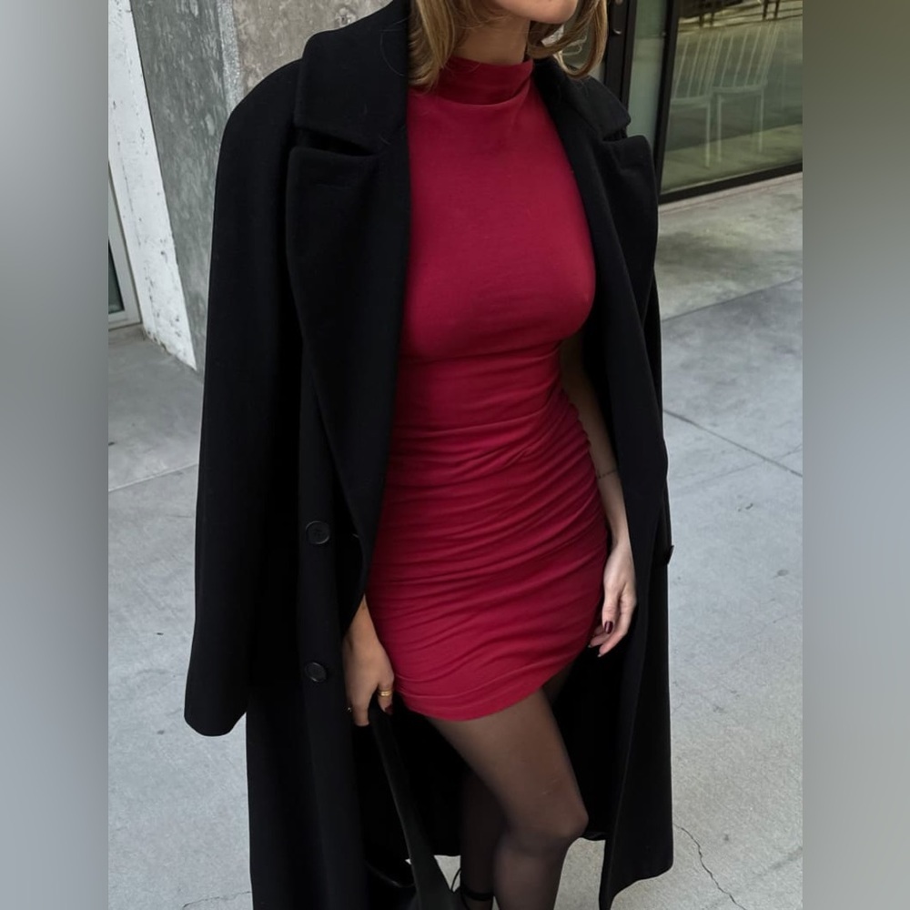 Rumored Minimalist Mini Dress - Picture 4 of 10